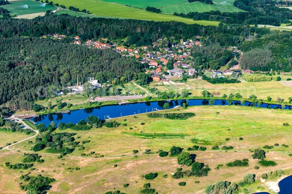 Tießau from the bird's eye view: Port facilities on the banks of the river course of the Elbe in Tiessau in the state Lower Saxony, Germany