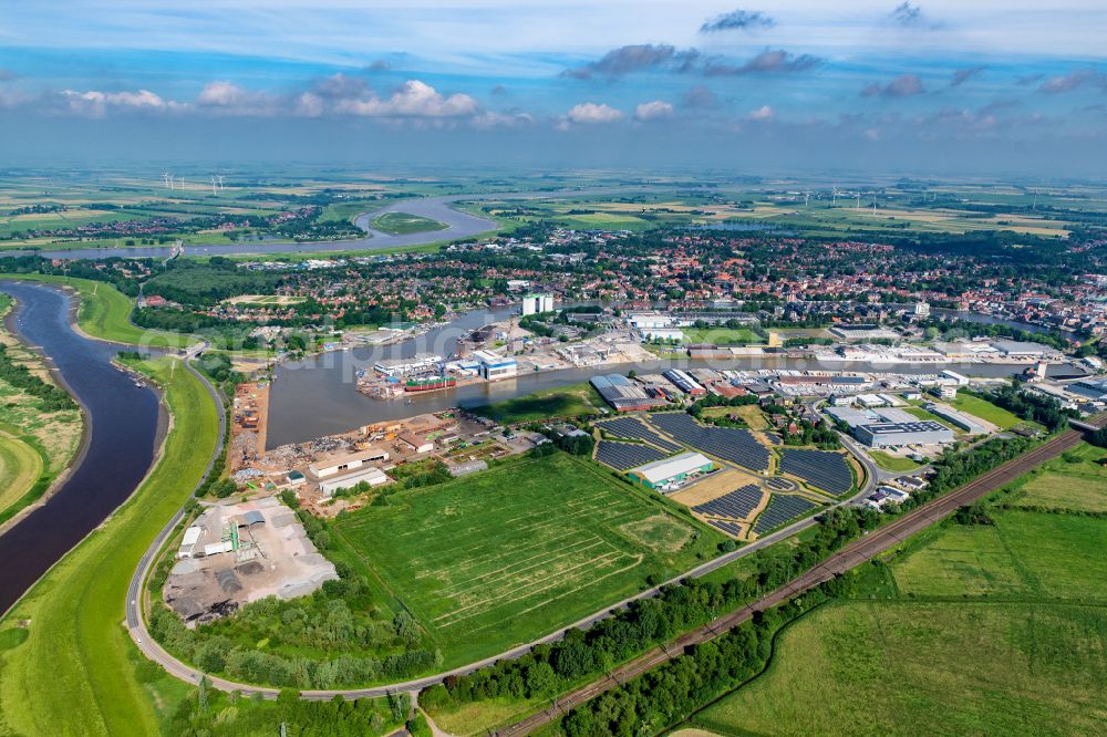 Leer (Ostfriesland) from the bird's eye view: Port facilities on the banks of the river course of the Leda and Ems in Leer (Ostfriesland) in the state Lower Saxony, Germany