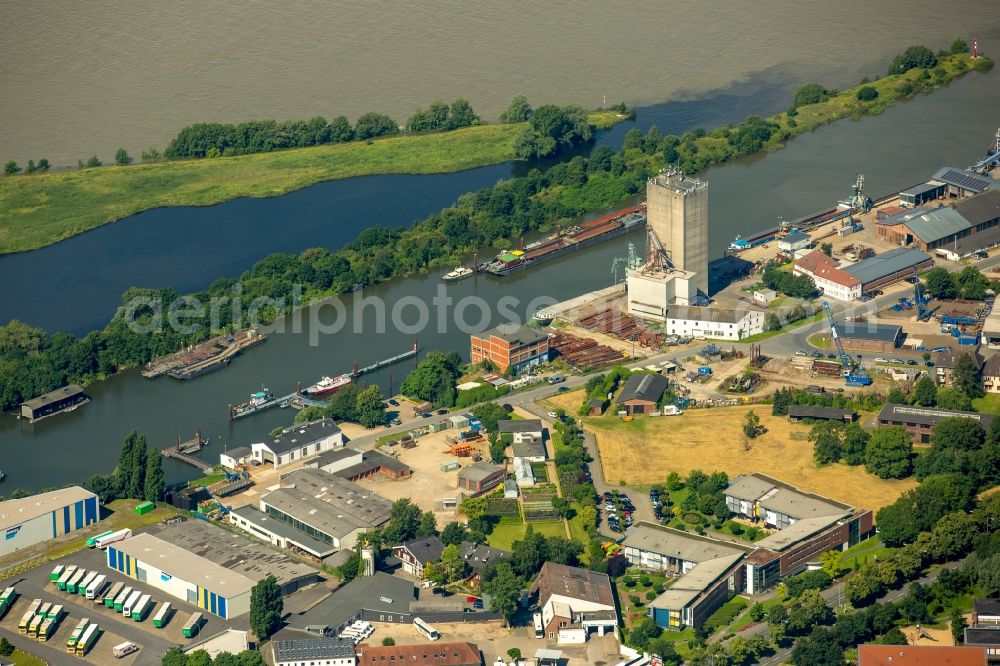 Wesel from the bird's eye view: Port facilities on the banks of the river course of the Lippe at the logistics company Friedrich Duemmen GmbH & Co. KG Spedition und Lagerung on Rheinbabenstrasse in Wesel in the state North Rhine-Westphalia, Germany