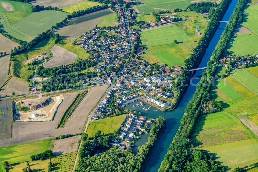 Aerial photograph Abbesbüttel - Port facilities on the banks of the river course the Mittelland Canal on street Hafenstrasse in Abbesbuettel in the state Lower Saxony, Germany