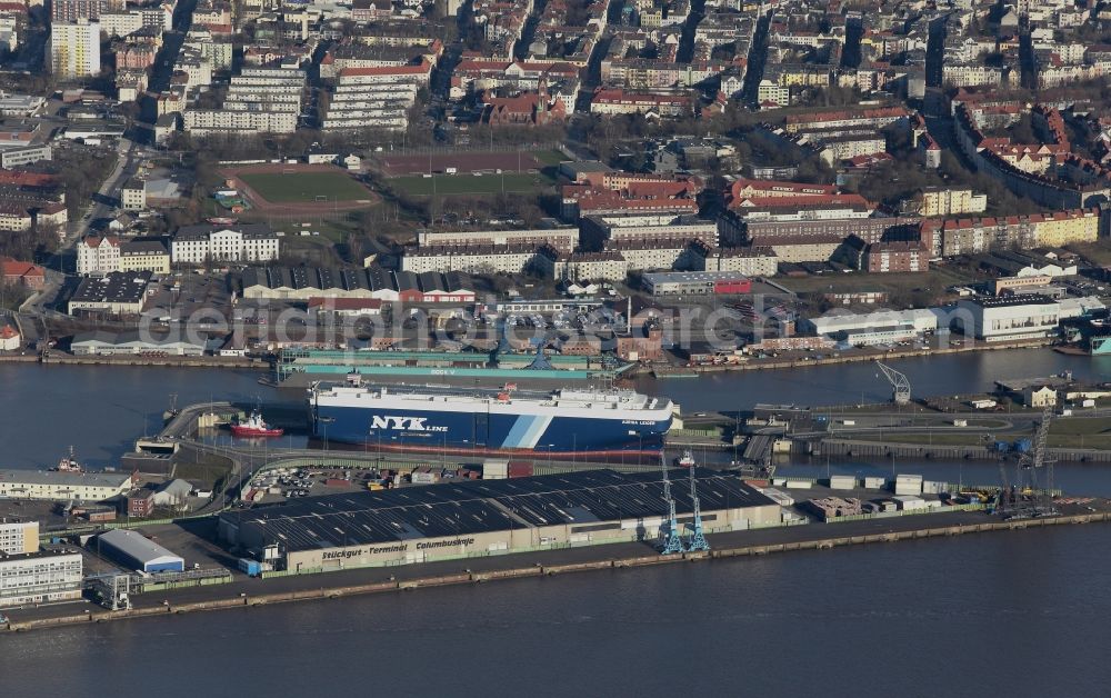 Bremerhaven from the bird's eye view: Port facilities on the banks of the river course of the Weser in Bremerhaven in the state Bremen