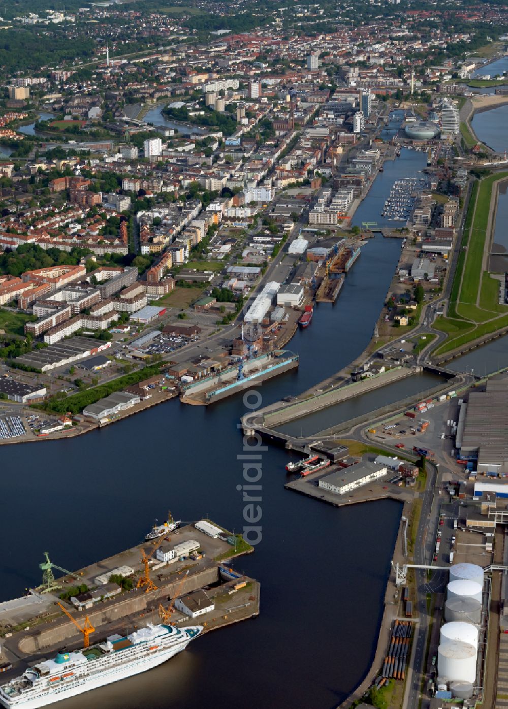 Aerial image Bremerhaven - Port facilities on the banks of the river course of the Weser in Bremerhaven in the state Bremen