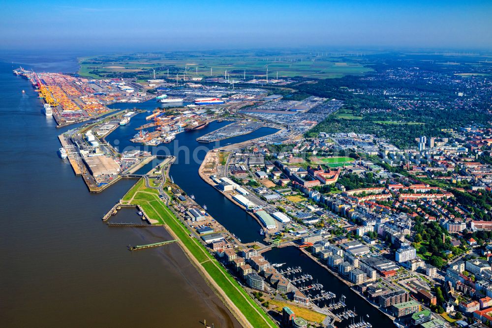 Bremerhaven from the bird's eye view: Port facilities on the banks of the river course of the Weser in Bremerhaven in the state Bremen