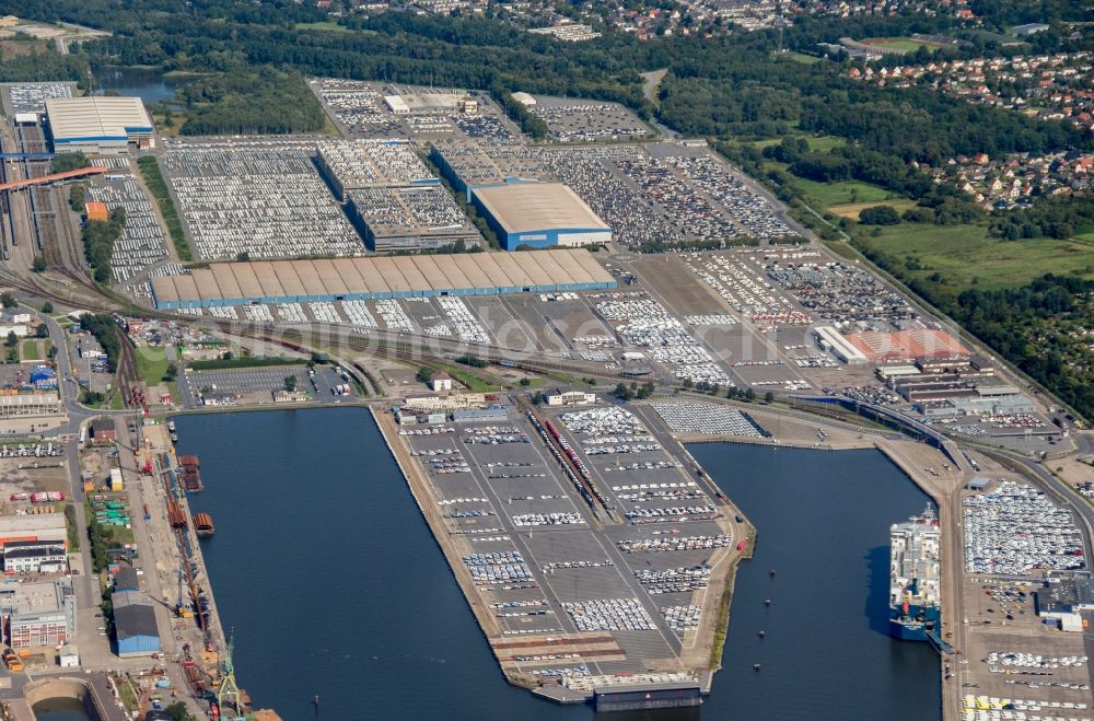 Aerial image Bremerhaven - Port facilities on the shores of the harbor of Ueberseehafen in Bremerhaven in the state Bremen, Germany