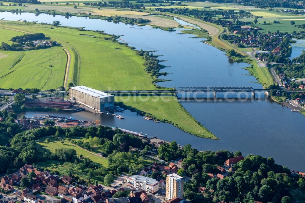 Aerial image Lauenburg/Elbe - Port facilities on the shores of the harbor of Elbe in Lauenburg/Elbe in the state Schleswig-Holstein, Germany