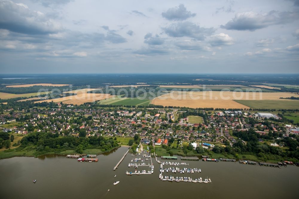 Rechlin from the bird's eye view: Port facilities on the shores of the harbor of Ferienzentrum Yachthafen Rechlin in Rechlin in the state Mecklenburg - Western Pomerania