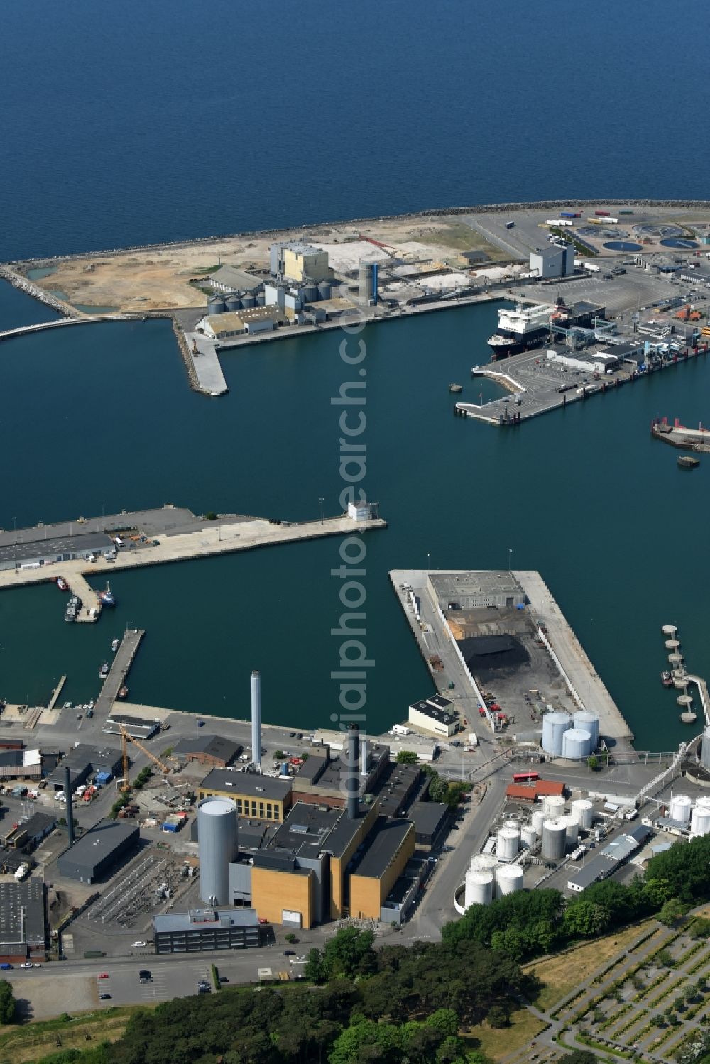 Ronne - Insel Bornholm from the bird's eye view: Port facilities on the shores of the harbor of Ferry and freight port of the island of Bornholm in Roenne in Region Hovedstaden, Denmark