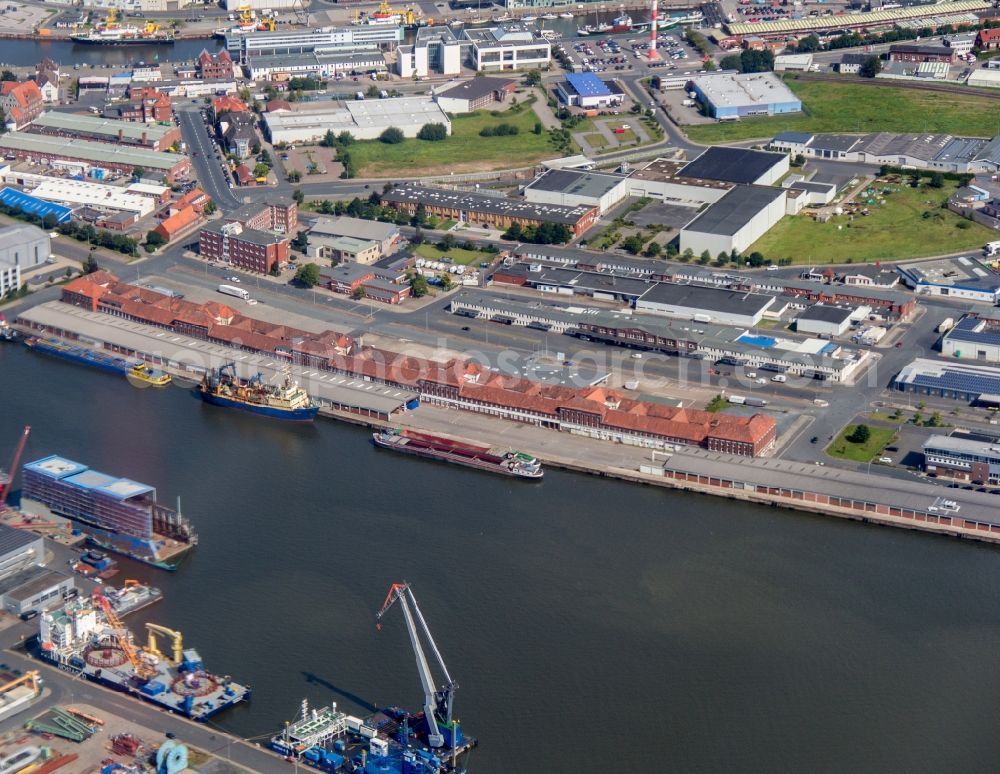 Aerial photograph Bremerhaven - Port facilities on the shores of the harbor of Fischereihafen in Bremerhaven in the state Bremen, Germany