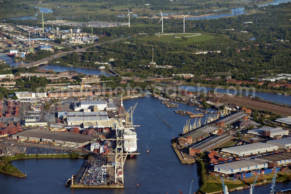 Hamburg from the bird's eye view: Shores of the harbor of Kleiner Grasbrook in Hamburg, Germany