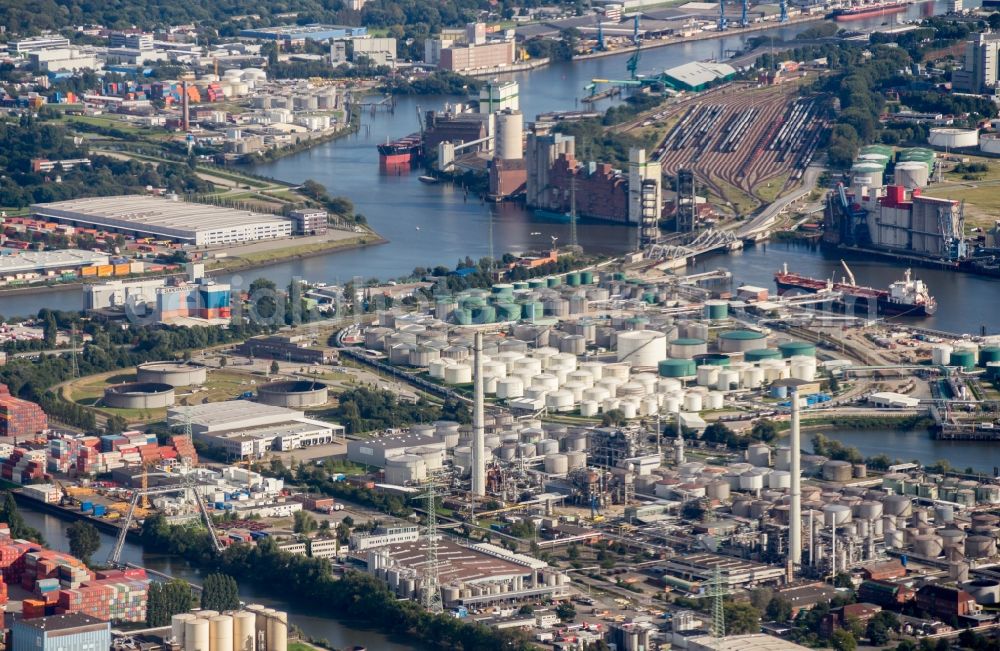 Aerial photograph Hamburg - Port facilities on the shores of the harbor of Oelhafen in Hamburg, Germany