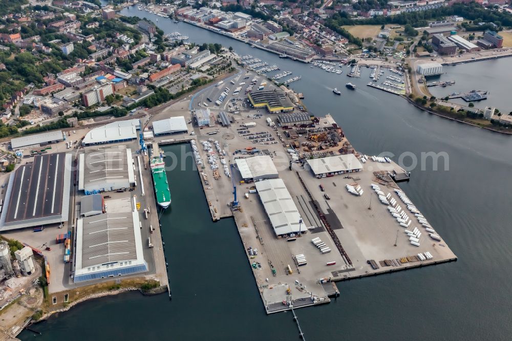 Aerial image Kiel - Port facilities on the shores of the harbor of Ostuferhafen in the district Neumuehlen-Dietrichsdorf in Kiel in the state Schleswig-Holstein, Germany