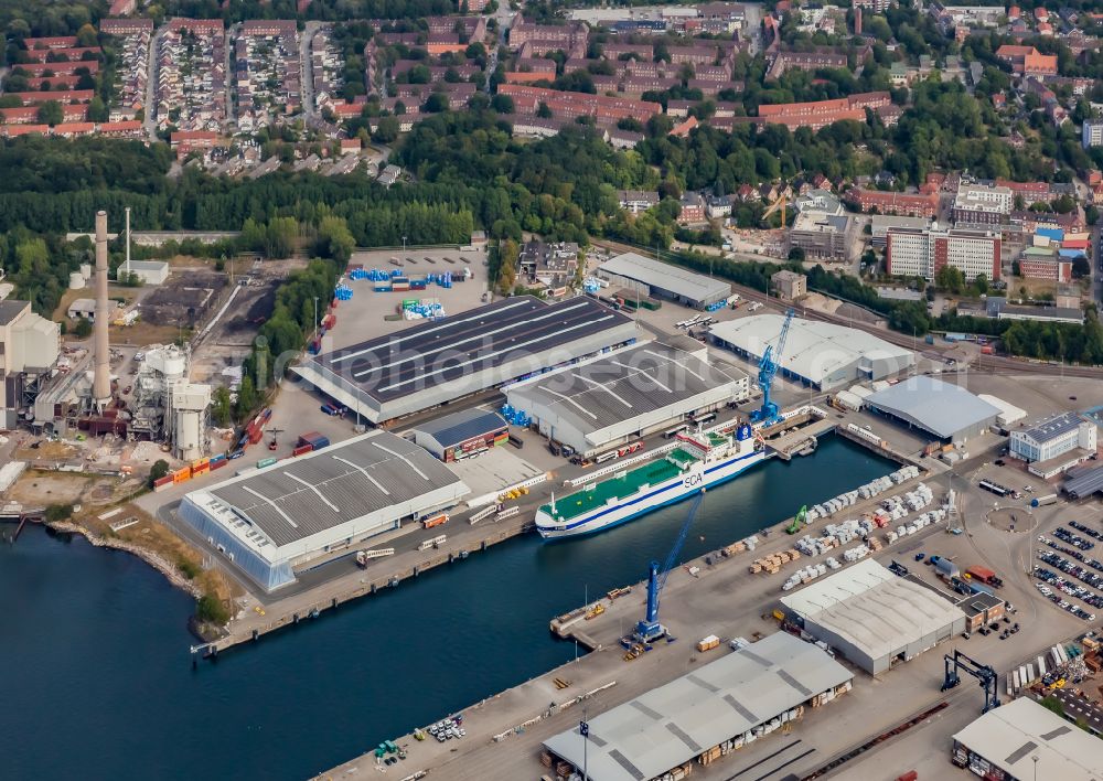 Kiel from the bird's eye view: Port facilities on the shores of the harbor of Ostuferhafen in the district Neumuehlen-Dietrichsdorf in Kiel in the state Schleswig-Holstein, Germany