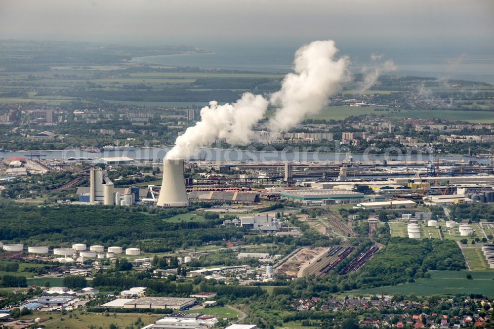 Aerial image Rostock - Port facilities on the shores of the harbor in Rostock in the state Mecklenburg - Western Pomerania, Germany