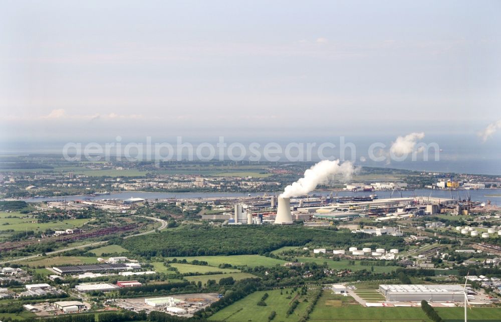 Aerial photograph Rostock - Port facilities on the shores of the harbor in Rostock in the state Mecklenburg - Western Pomerania, Germany