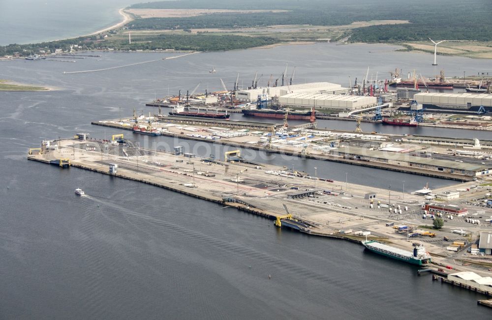 Rostock from the bird's eye view: Port facilities on the shores of the harbor in Rostock in the state Mecklenburg - Western Pomerania, Germany