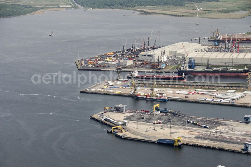 Rostock from the bird's eye view: Port facilities on the shores of the harbor in Rostock in the state Mecklenburg - Western Pomerania, Germany