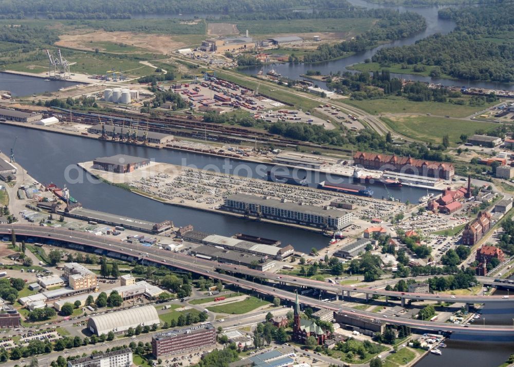 Aerial photograph Szczecin - Port facilities on the shores of the harbor in Szczecin in West Pomeranian Voivodeship, Poland