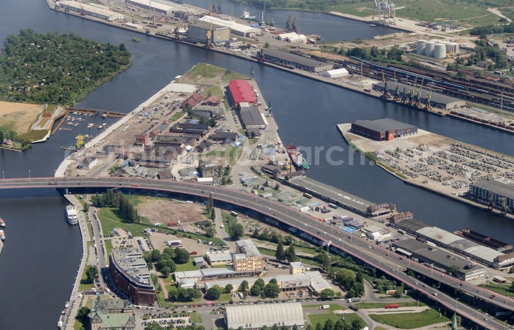 Szczecin from the bird's eye view: Port facilities on the shores of the harbor in Szczecin in West Pomeranian Voivodeship, Poland