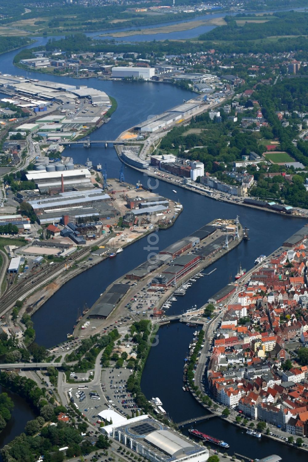 Lübeck from the bird's eye view: Port facilities on the shores of the harbor of on Willy-Brandt-Allee on Trave in Luebeck in the state Schleswig-Holstein, Germany