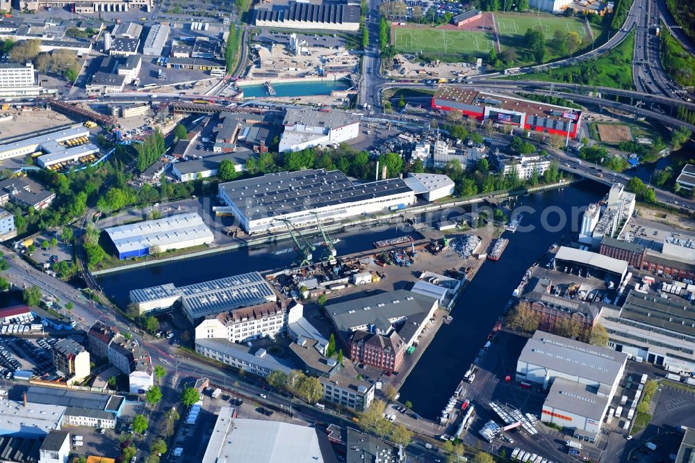 Berlin from the bird's eye view: Port facilities on the shores of the harbor of Unterhafen and Oberhafen in Berlin, Germany