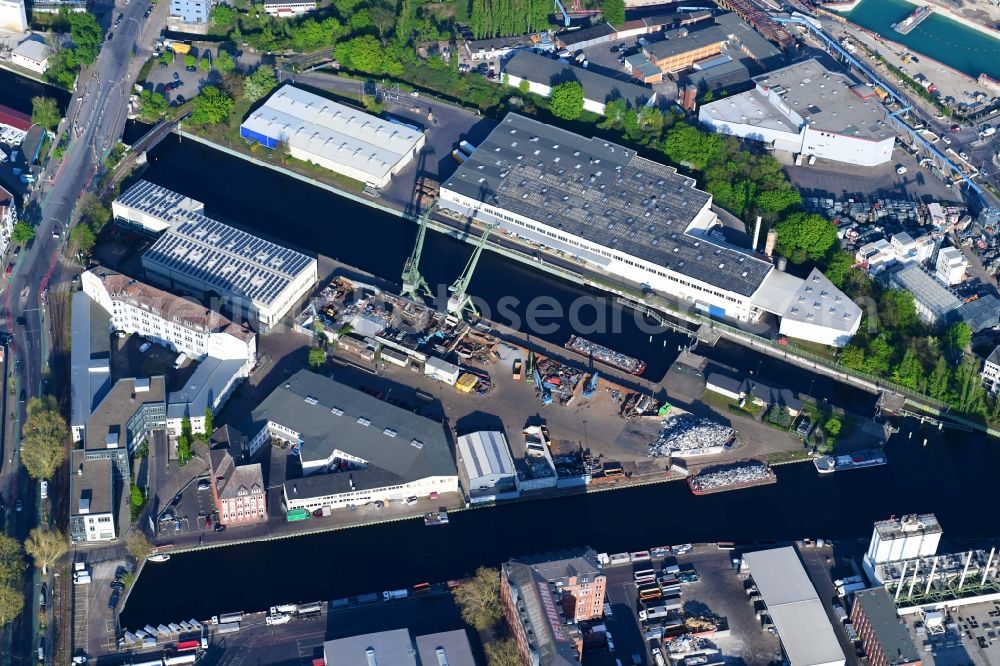 Aerial photograph Berlin - Port facilities on the shores of the harbor of Unterhafen and Oberhafen in Berlin, Germany