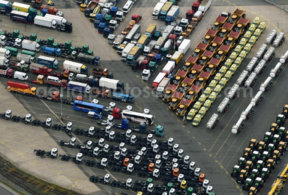 Aerial image Hamburg - Port facilities on the shores of the harbor of for special vehicle and commercial vehicle loading in export in the district Kleiner Grasbrook in Hamburg