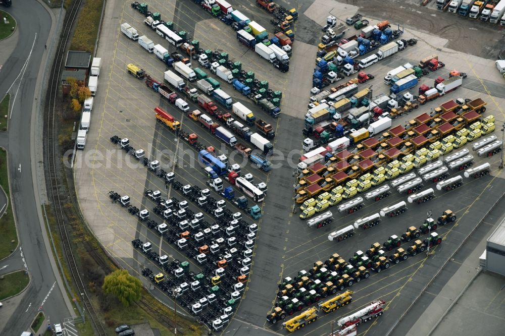 Aerial photograph Hamburg - Port facilities on the shores of the harbor of for special vehicle and commercial vehicle loading in export in the district Kleiner Grasbrook in Hamburg