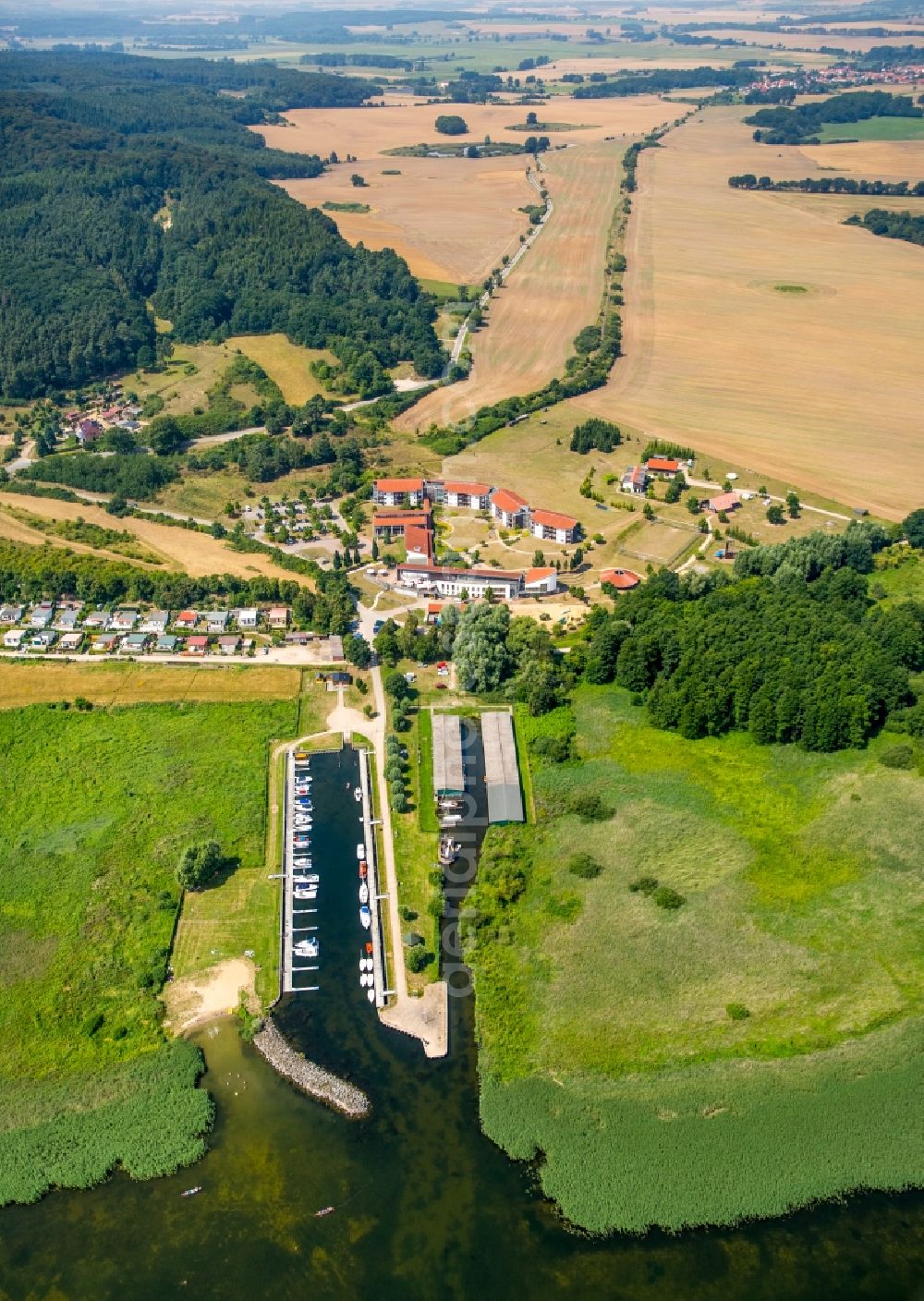 Aerial photograph Malchin - Port facilities on the banks of the lake Kummerower See at the district Salem in Malchin in the state Mecklenburg - Western Pomerania