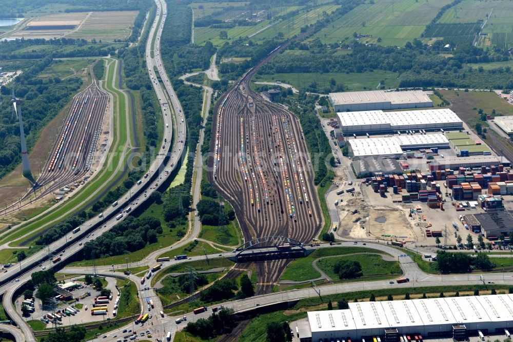 Aerial image Hamburg - Port Waltershof facilities on the banks of the river course of the Elbe - Norderelbe in Hamburg in Germany