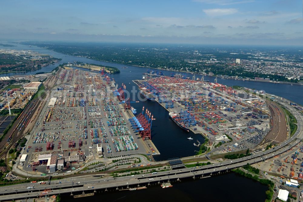 Aerial photograph Hamburg - Port Waltershof facilities on the banks of the river course of the Elbe - Norderelbe in Hamburg in Germany