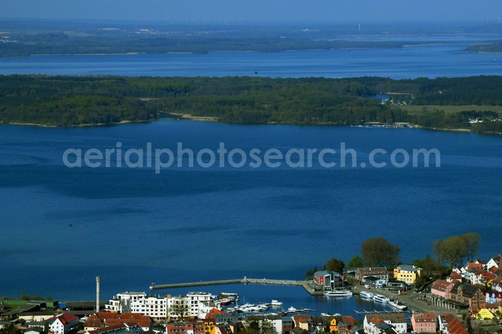 Aerial image Waren (Müritz) - Ship moorings at the harbor basin of the inland port for passenger ships and ferries and Binnenmueritz in Waren (Mueritz) in the state Mecklenburg-Western Pomerania, Germany