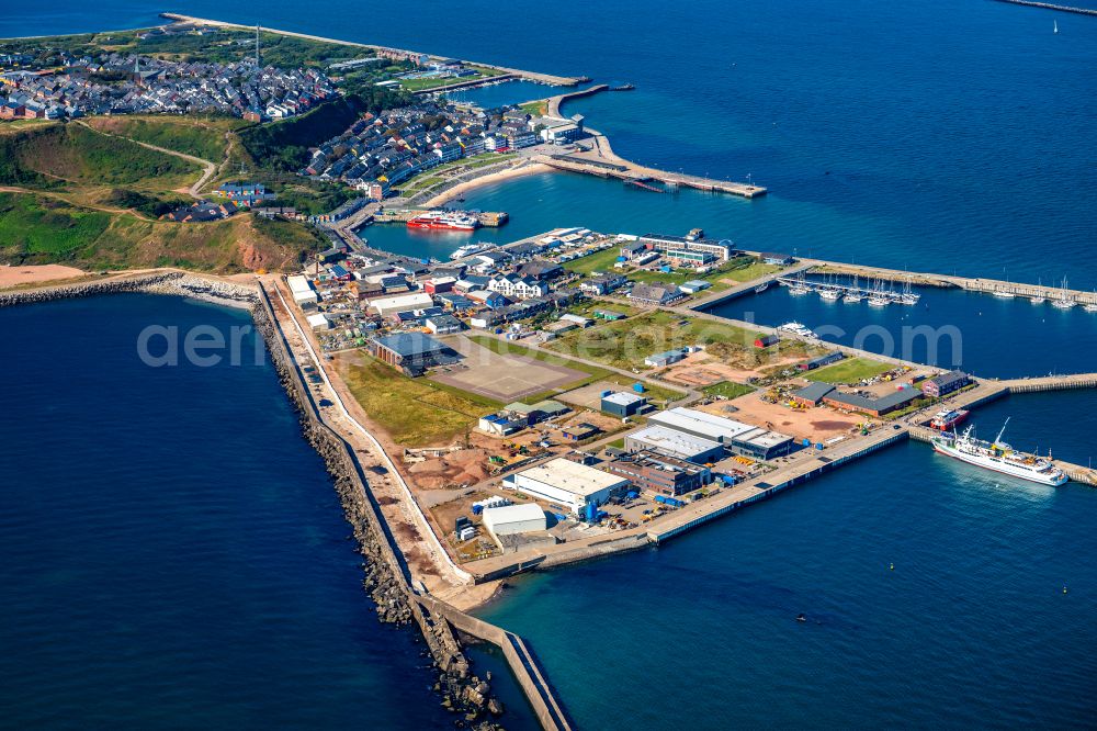 Helgoland from the bird's eye view: Ship moorings at the harbor basin of the inland port for passenger ships and ferries on street Am Suedstrand in Helgoland in the state Schleswig-Holstein, Germany