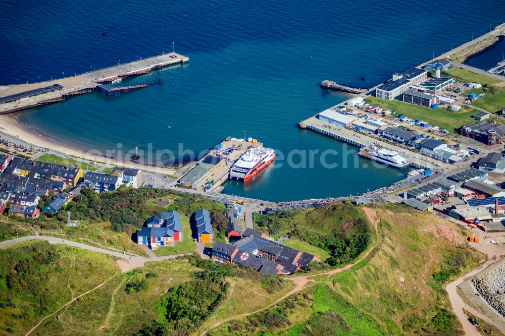 Helgoland from the bird's eye view: Ship moorings at the harbor basin of the inland port for passenger ships and ferries on street Am Suedstrand in Helgoland in the state Schleswig-Holstein, Germany