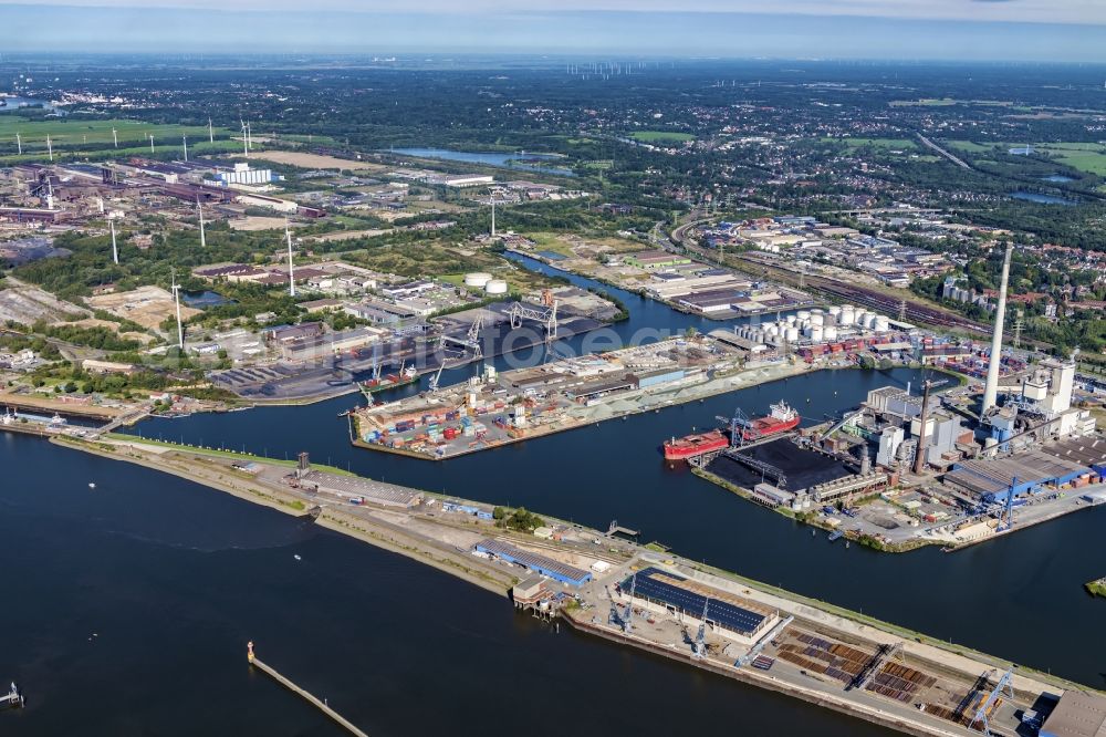 Aerial image Bremen - Quays and boat moorings at the port of the inland port on shore of Weser in the district Groepelingen in Bremen, Germany