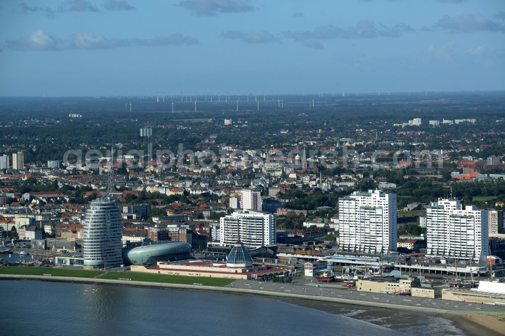 Bremerhaven from the bird's eye view: Harbour area with the buildings of Atlantic Hotel Sail City, Klimahaus, Meditteraneo and Columbus Center in Bremerhaven in the state of Bremen. The buildings are located on the riverbank of Weser in the city centre