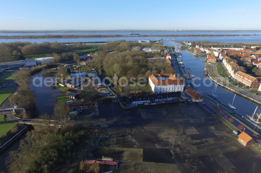 Glückstadt from the bird's eye view: Pleasure boat marina with docks and moorings on the shore area in Glueckstadt in the state Schleswig-Holstein