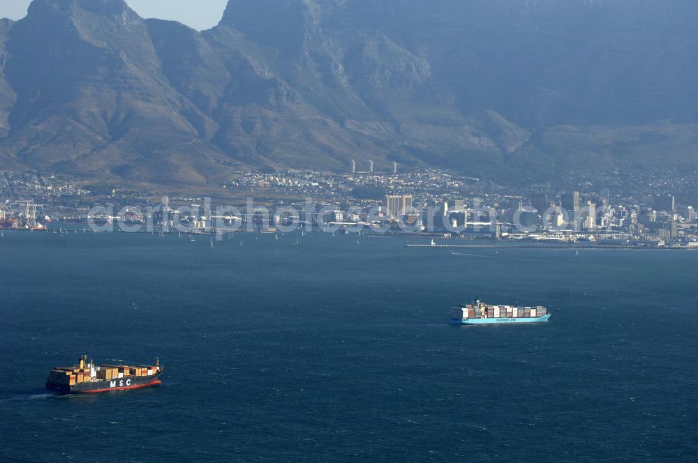 Aerial photograph Kapstadt / Cap Town - Schiffsverkehr vor dem Hafen von Kapstadt. Ship traffic in front of the port of Cape Town