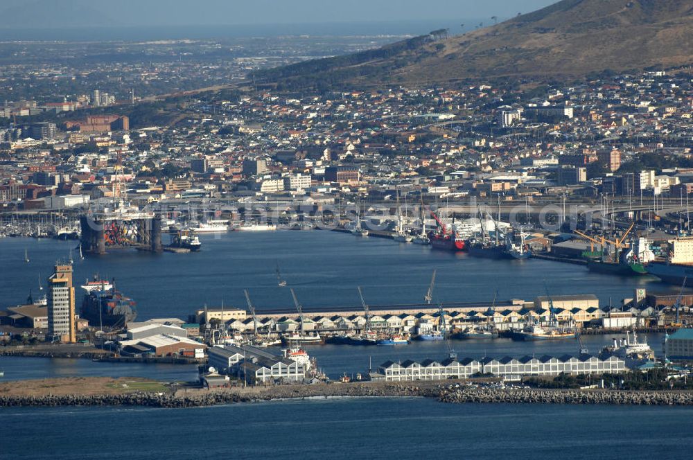 Aerial image Kapstadt / Cap Town - Schiffsverkehr vor dem Hafen von Kapstadt. Ship traffic in front of the port of Cape Town