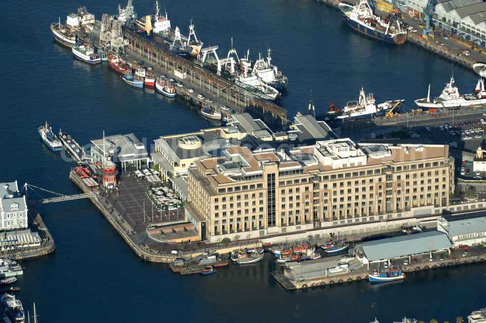 Aerial photograph Kapstadt / Cap Town - Blick auf den Gebäudekomplex The Clock Tower an der Caudan - Waterfront am Hafen in Kapstadt. View of the complex The Clock Tower at the Caudan - Waterfront at the Port in Cape Town.