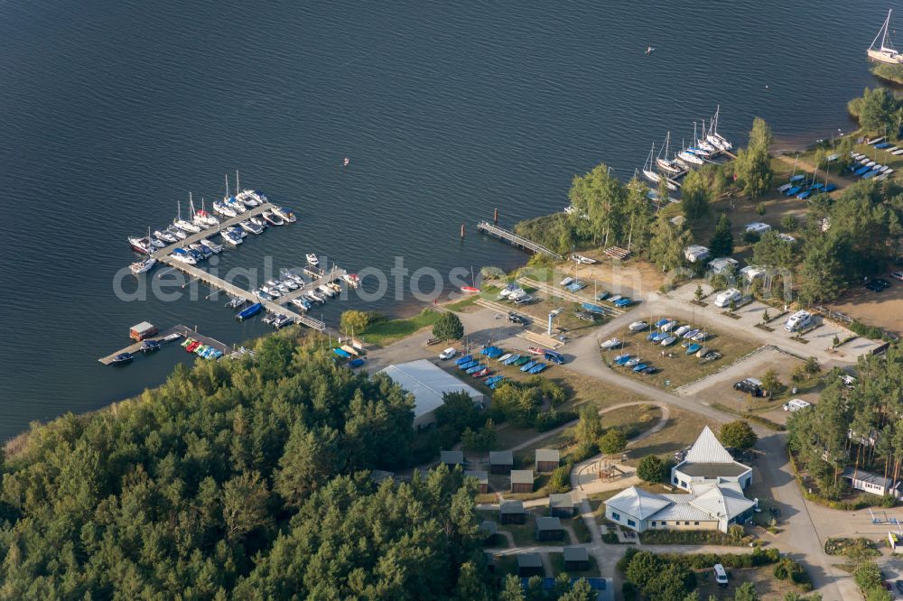 Senftenberg from the bird's eye view: Port facilities on the shores of the harbor of Hafencamp Senftenberg in Senftenberg in the state Brandenburg