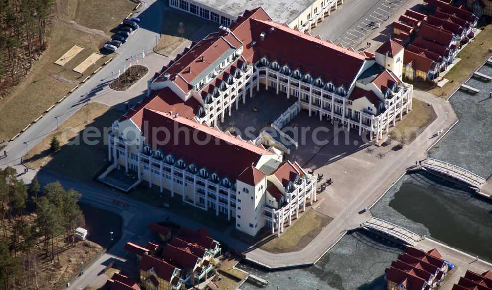 Aerial image Rheinsberg - Das Ferienhaus im Hafendorf an der Kaistraße am Rheinsberger See in der Nähe der Stadt Rheinsberg in Brandenburg. The Holiday home / vacation house in the harbour / harbor village at the street Kaistrasse at the lake Rheinsberger See near the town Rheinsberg in Brandenburg.