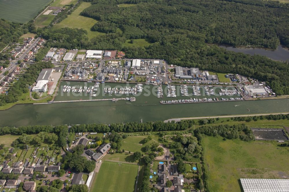 Aerial image Bergkamen - View of the yacht harbor at Marina Rünthe at the Datteln-Hamm canal in Bergkamen in North Rhine-Westphalia. It was built in 1939 as the port of the coal mine Werne. Then in 1995, was the conversion as a yacht harbor