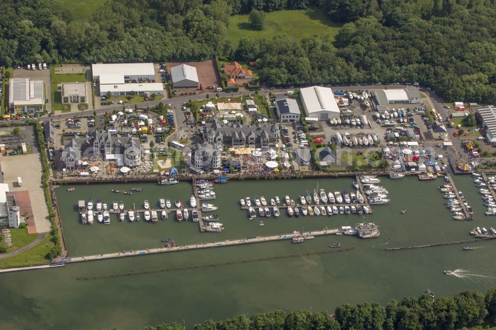 Bergkamen from the bird's eye view: View of the yacht harbor at Marina Rünthe at the Datteln-Hamm canal in Bergkamen in North Rhine-Westphalia. It was built in 1939 as the port of the coal mine Werne. Then in 1995, was the conversion as a yacht harbor