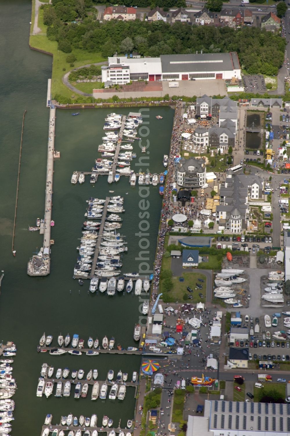 Bergkamen from the bird's eye view: View of the yacht harbor at Marina Rünthe at the Datteln-Hamm canal in Bergkamen in North Rhine-Westphalia. It was built in 1939 as the port of the coal mine Werne. Then in 1995, was the conversion as a yacht harbor