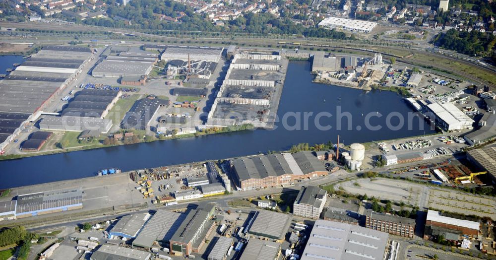 Aerial photograph Bremen - Stadtansicht mit Blick auf die Industriehäfen im Bremer Stadtteil Häfen. Cityscape to the industrial port in the district Häfen of Bremen.