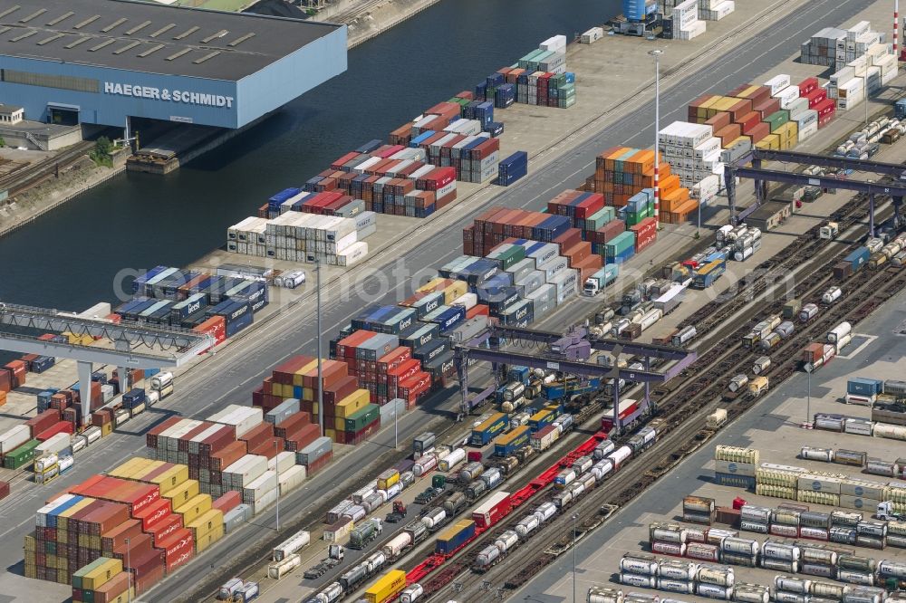 Aerial image Duisburg - View of the port of Duisburg in the state North Rhine-Westphalia.On display are various transportable containers at the port channel and the freight railroad tracks