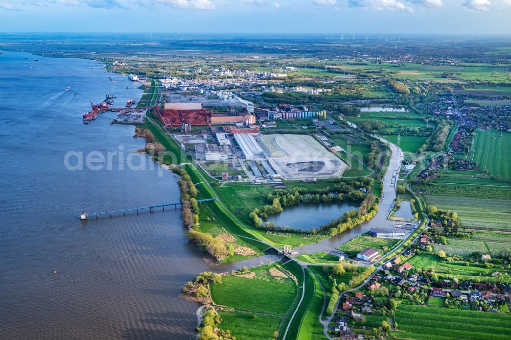 Aerial image Stade - Stader Seehafen Refinery equipment and management systems on the factory premises of the mineral oil manufacturers of Dow Deutschlond Anlagengesellschaft mbH in Buetzfleth in the state Lower Saxony, Germany