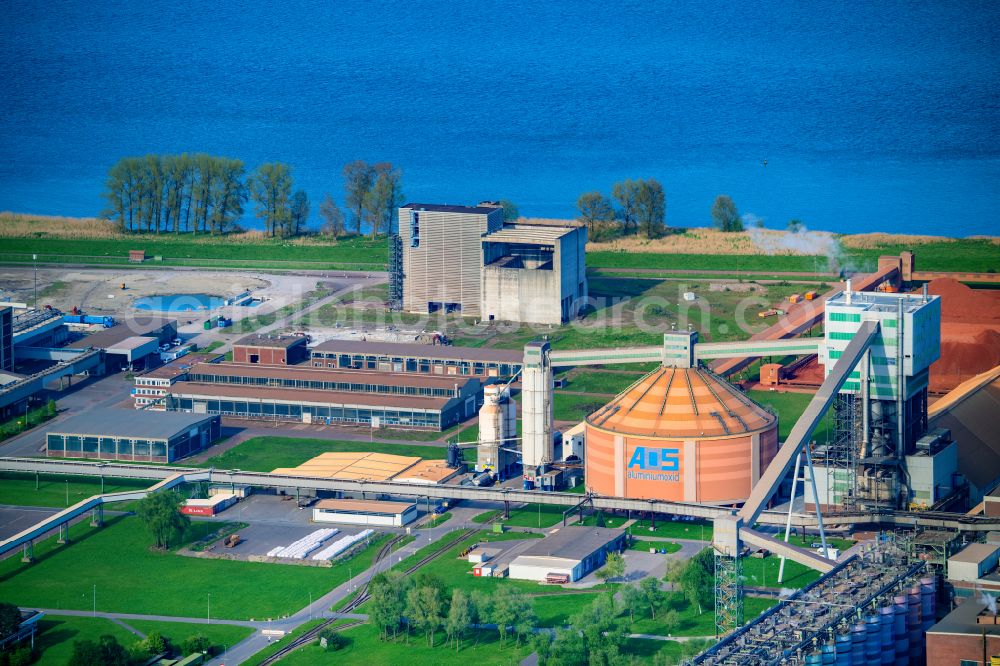 Aerial image Stade - Stader Seehafen Refinery equipment and management systems on the factory premises of the mineral oil manufacturers of Dow Deutschlond Anlagengesellschaft mbH in Buetzfleth in the state Lower Saxony, Germany