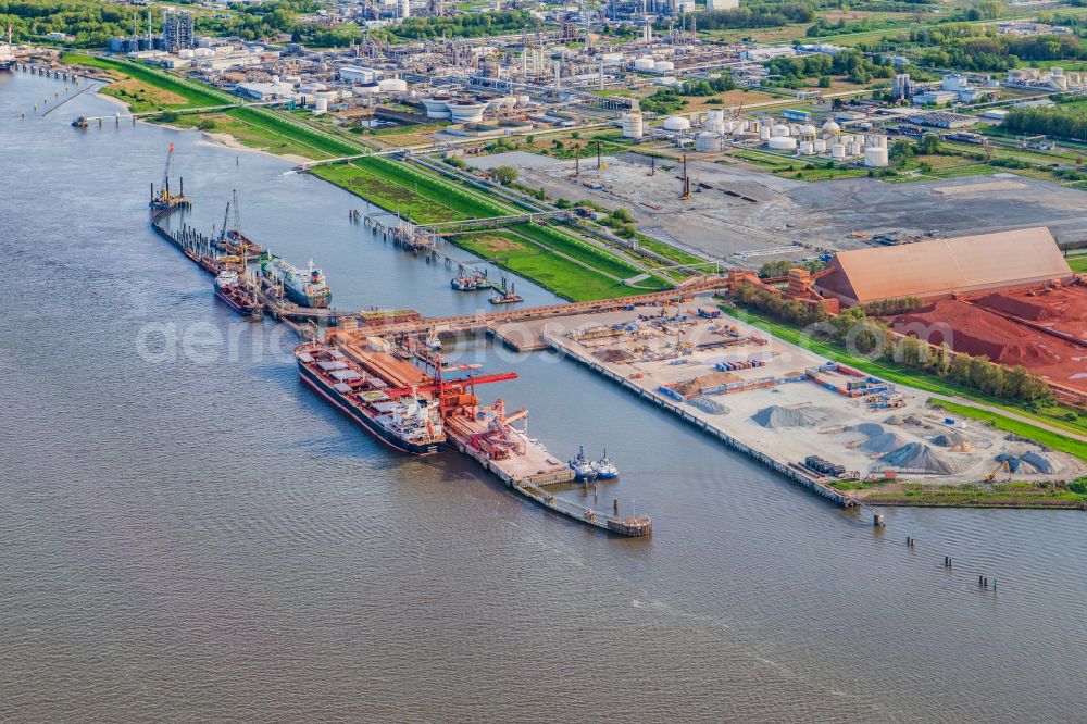 Aerial image Stade - Stader Seehafen Refinery equipment and management systems on the factory premises of the mineral oil manufacturers of Dow Deutschlond Anlagengesellschaft mbH in Buetzfleth in the state Lower Saxony, Germany