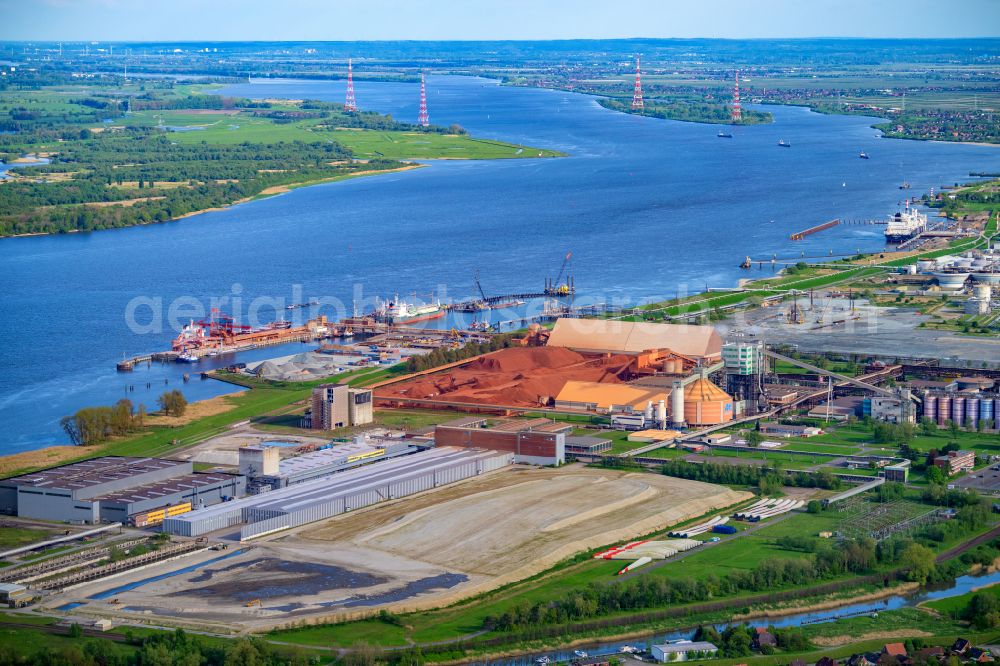 Aerial image Stade - Stader Seehafen Refinery equipment and management systems on the factory premises of the mineral oil manufacturers of Dow Deutschlond Anlagengesellschaft mbH in Buetzfleth in the state Lower Saxony, Germany